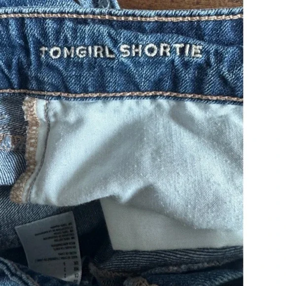 American Eagle Tomgirl Distressed Jean Shorts Women's Size 2 Blue Denim msrp $50 - Picture 5 of 6